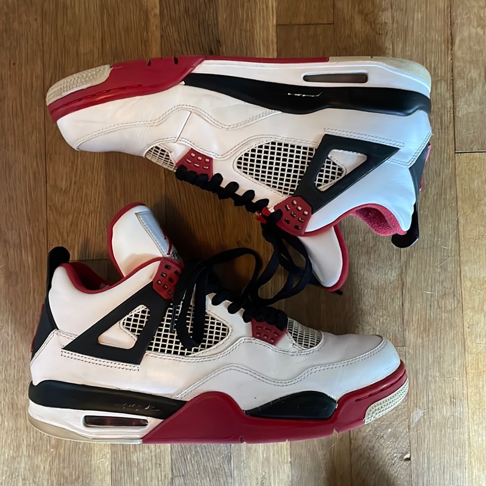Jordan 4 Fire Red 2012